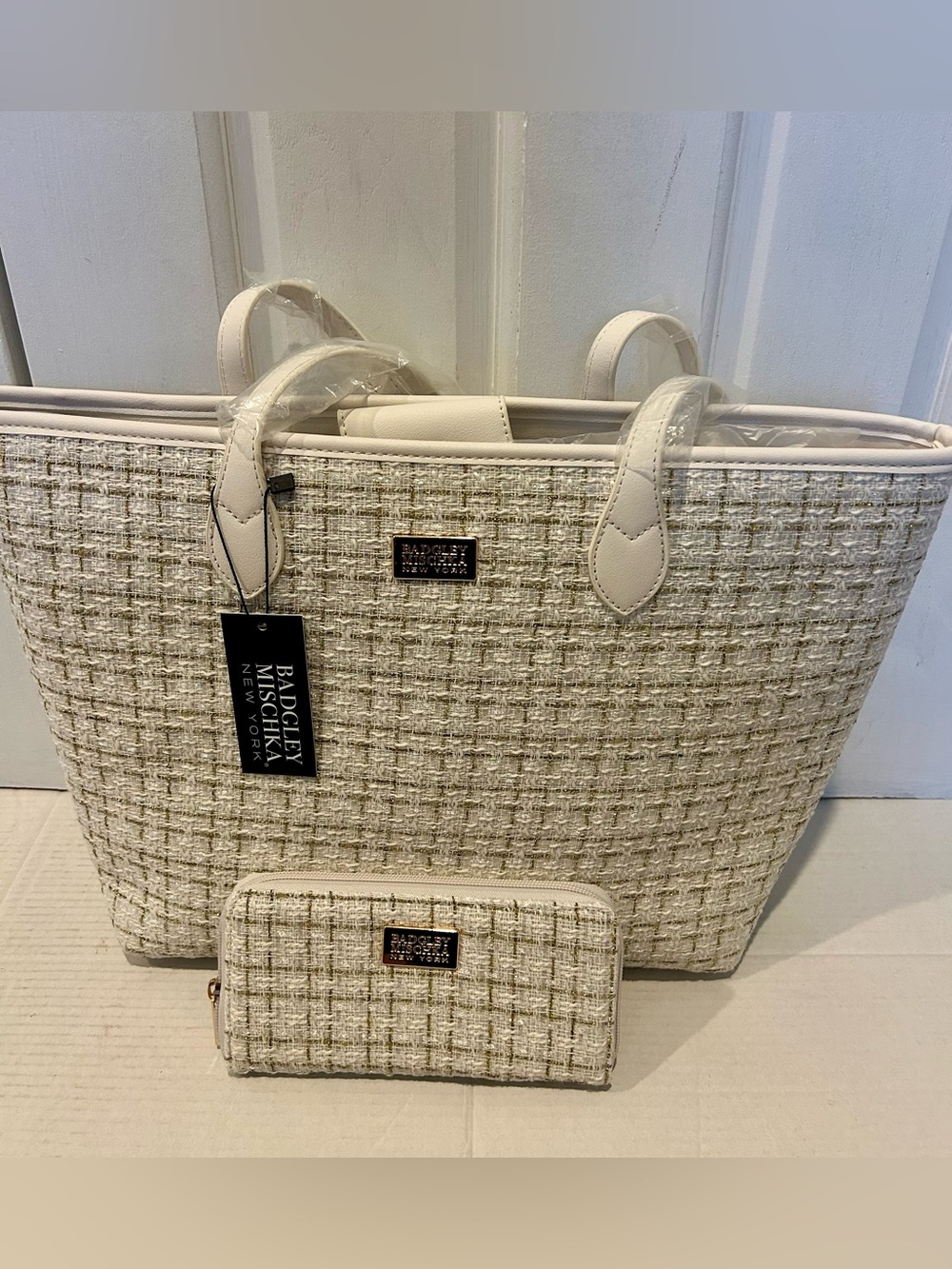 Badgley Mischka White/Cream with Gold Tweed Tote Bag with Wallet